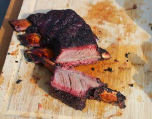 Serveren van de shortribs