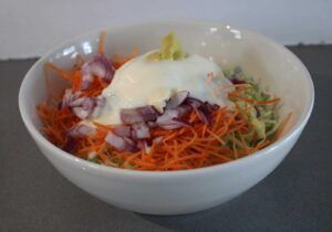 coleslaw saus toevoegen