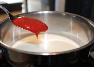zelgemaakte pindasaus ketchup