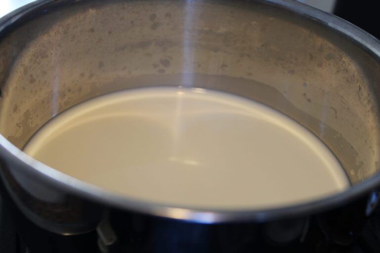 melk aan de kook brengen