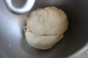 pizzadeeg mixen volgens de beschrijving