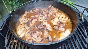 Kippendijen in de dutch oven doen