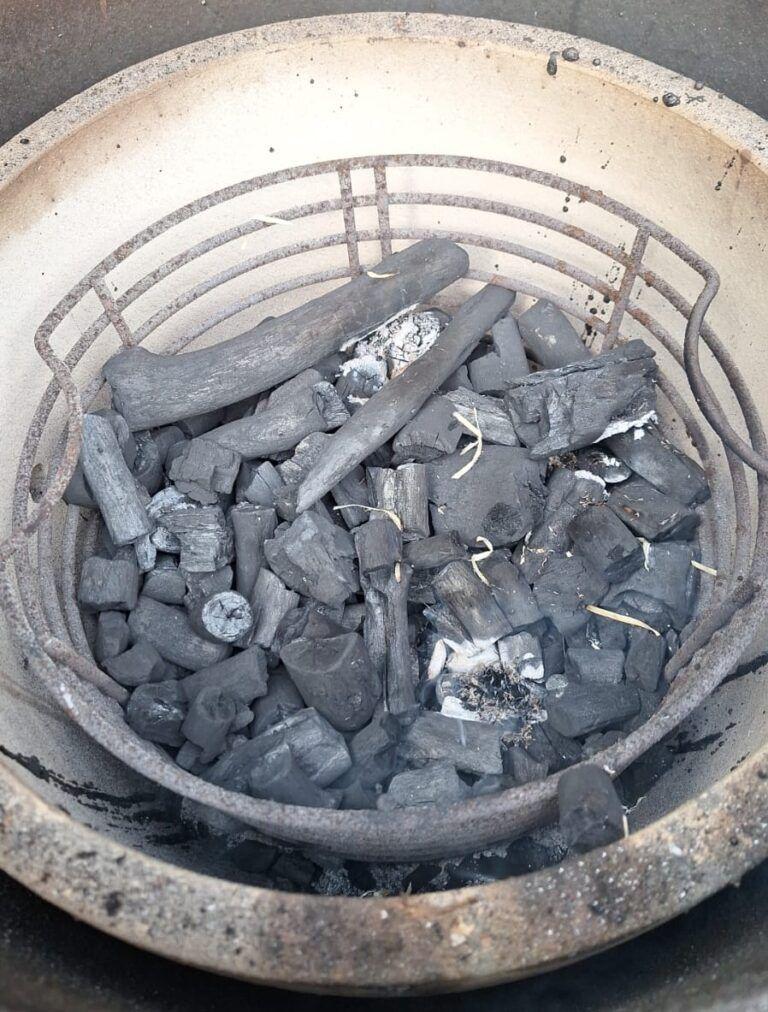 Hoeveel houtskool doe je in je kamado?