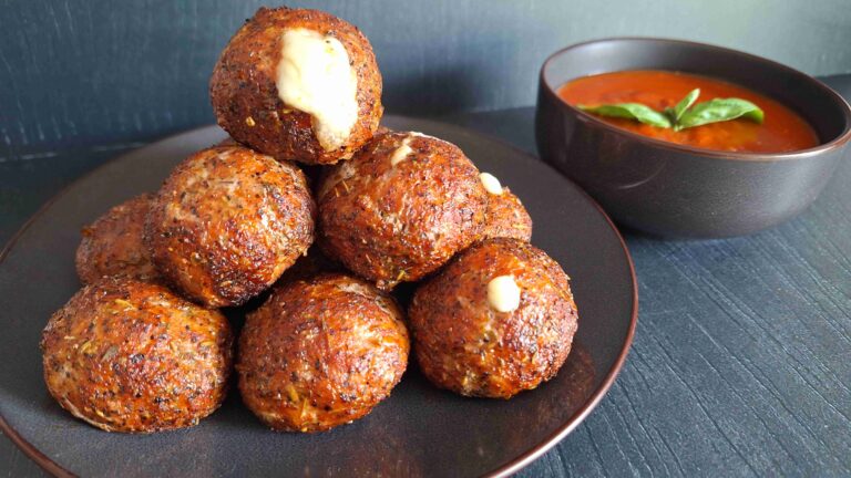 Mediterrane kipgehaktballetjes van de BBQ