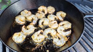 gamba's bakken in de skillet