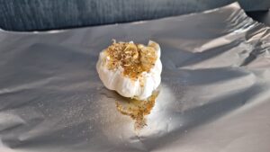 knoflook inpakken voor het poffen