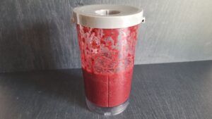 kersen door de blender voor de spareribs marinade