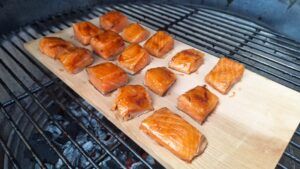 Zalm bonbons op de rookplank