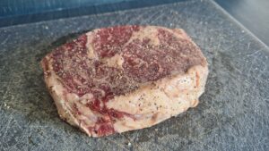 ribeye steak uit de verpakking