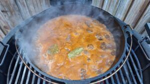 stoofvlees maken pruttelen met bier