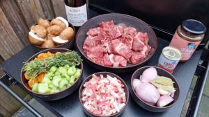 De voorbereiding van de boeuf bourguignon