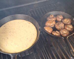 In de barbecue zetten