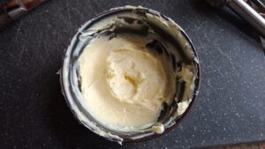 citroen-knoflook-tijm boter maken