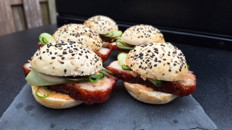 Buikspek sliders van de barbecue