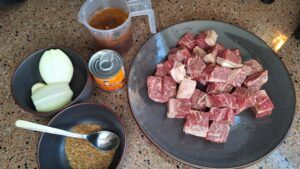 Alles gesneden en klaargemaakt voor de tacos de barbacoa