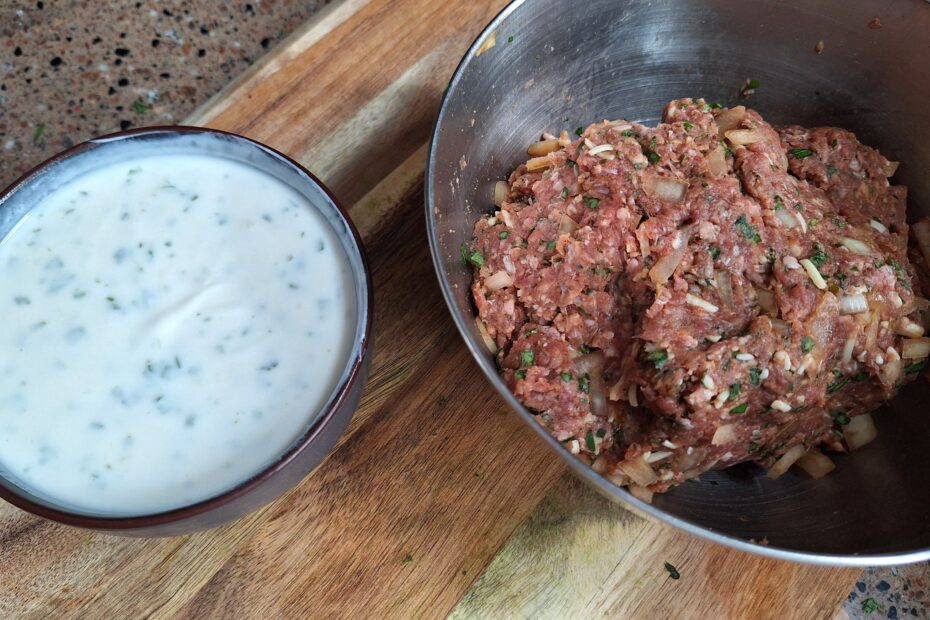 gehaktmengsel maken en saus voor arayes