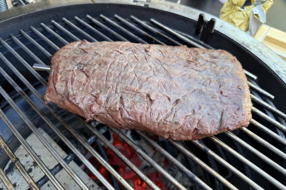 bavette direct boven de kolen afgrillen