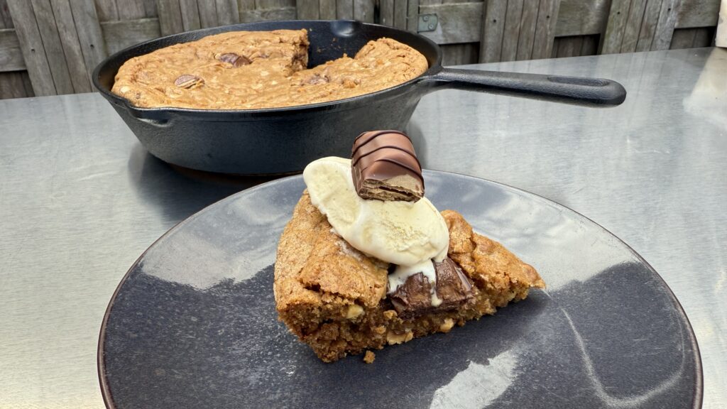 Skillet cookie met kinder bueno
