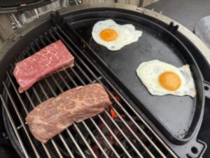 denver steak direct grillen en eitjes bakken