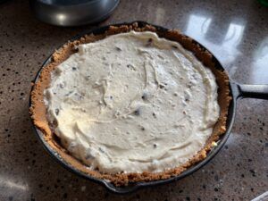 Pepernoten cheesecake klaarmaken