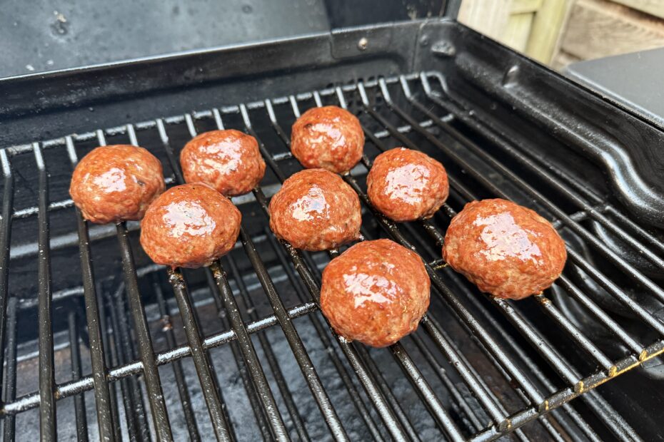 Wagyu gehaktballetjes met Miso en Zwarte Knoflook 17 gehaktballetjes op de barbecue