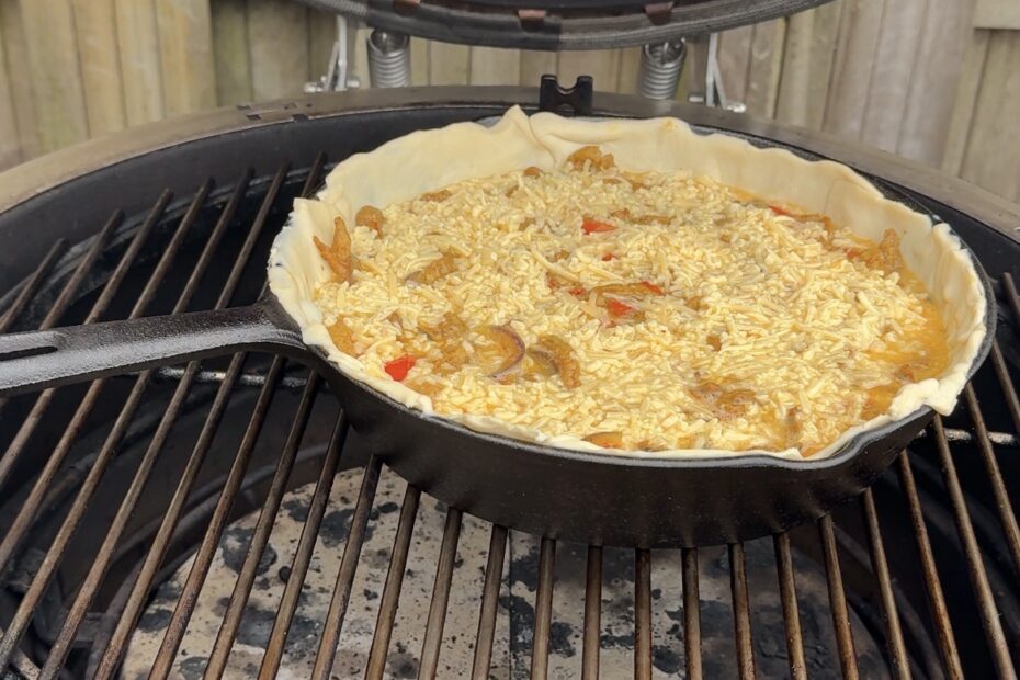 Shoarmataart - Quiche van de BBQ 14 shoarmataart indirect op BBQ
