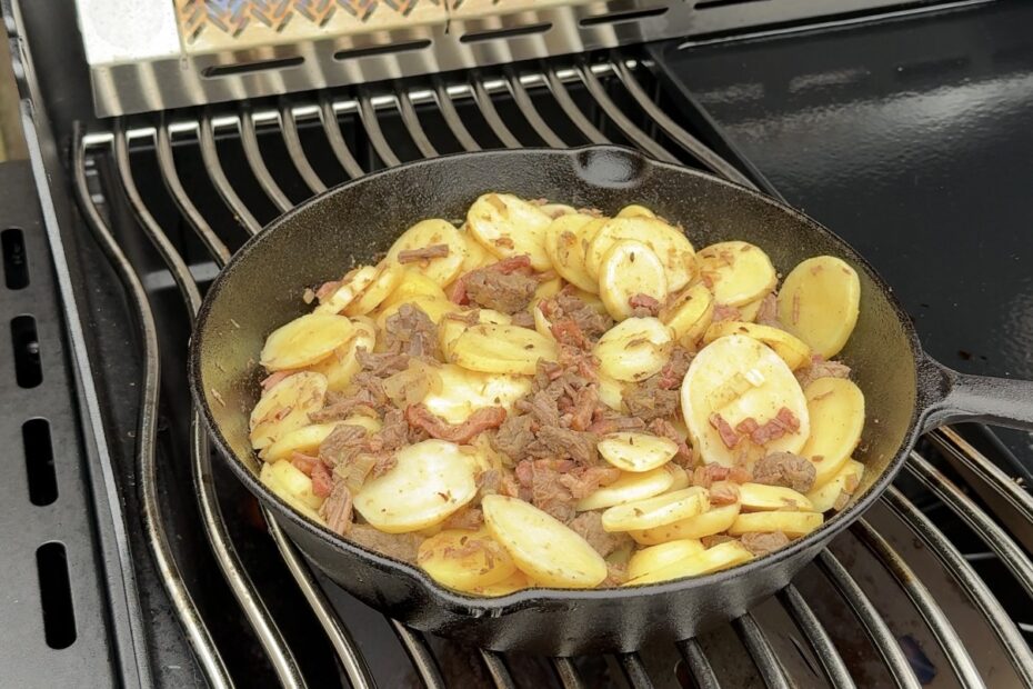 Tiroler Gröstl: Een Oostenrijkse klassieker! 9 Tiroler Gröstl bakken
