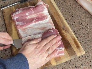 buikspek voor porchetta opensnijden