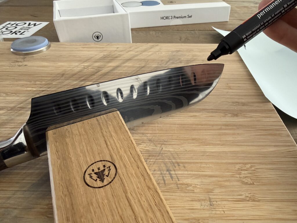 Met marker streep zetten op mes