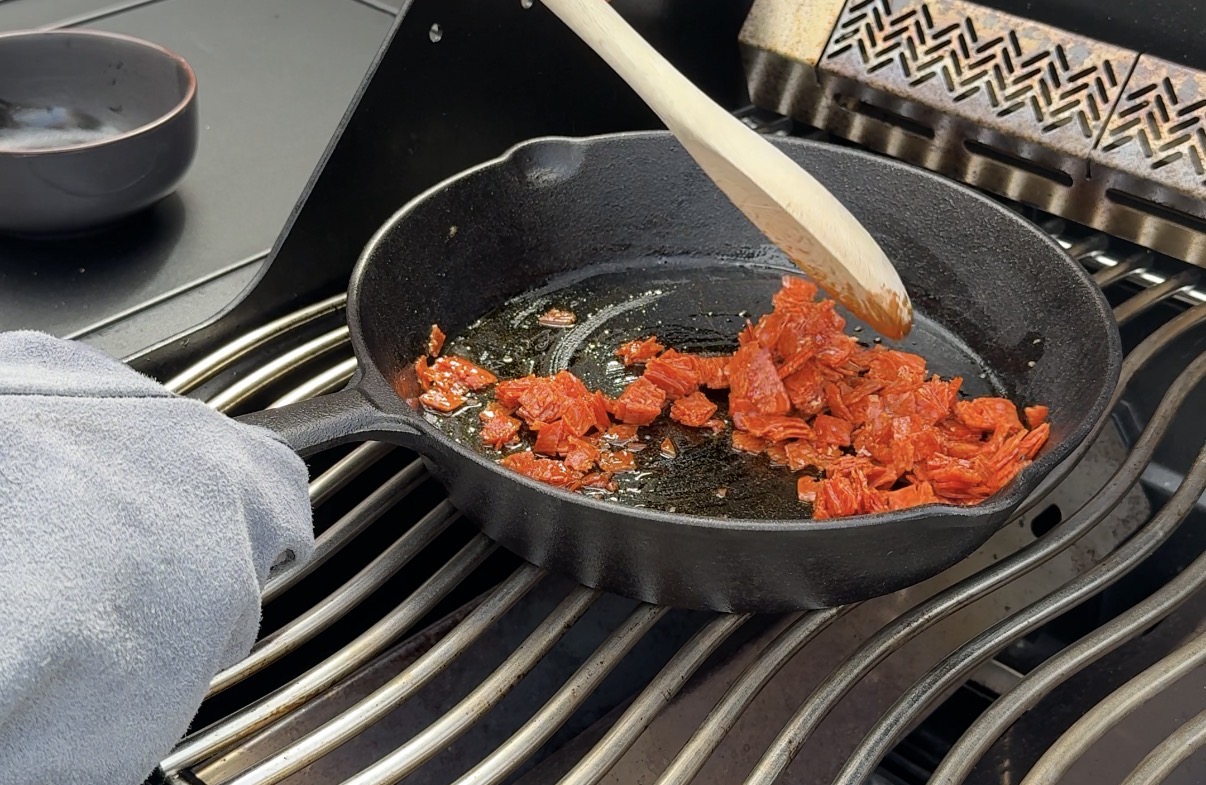 salami stukjes uitbakken