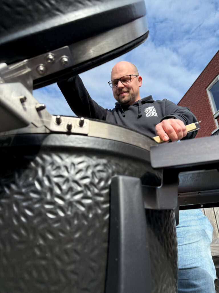 bart van heulen met bbq - Turn Don't Burn