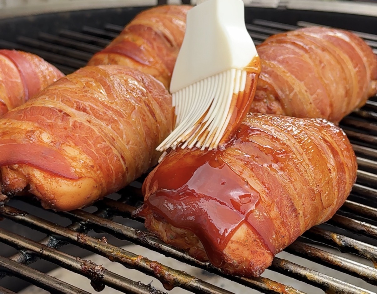Kipdijfilet met Bacon van de BBQ 11 kipdijfilet met bacon lakken met de glaze