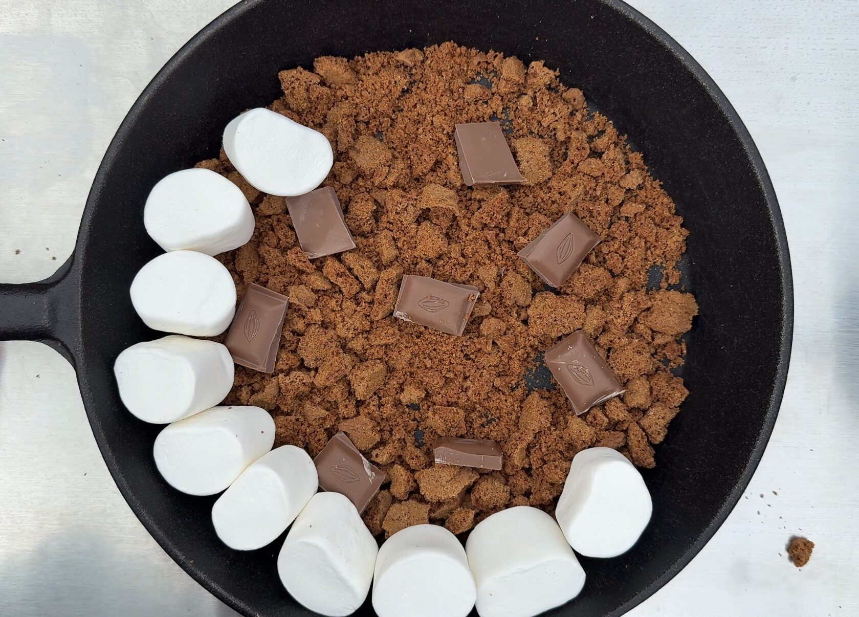 S'mores met stroopwafel en bastogne 8 S'mores in de skillet klaarmaken