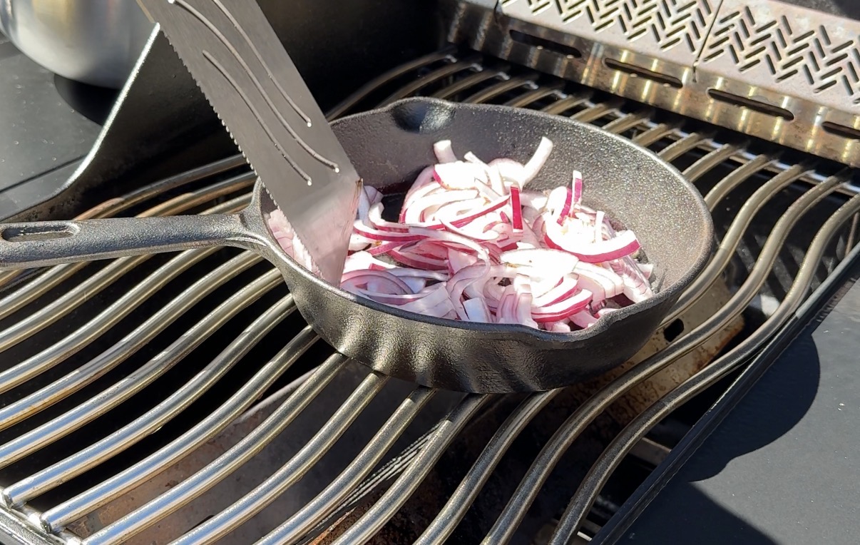 Black Angus Burger met Gegrilde Perzik 11 rode ui bakken