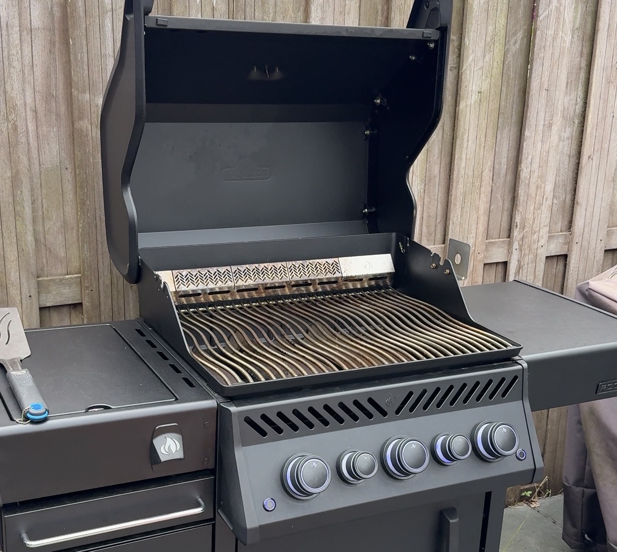 Napoleon barbecue verwarmen met buitenbranders
