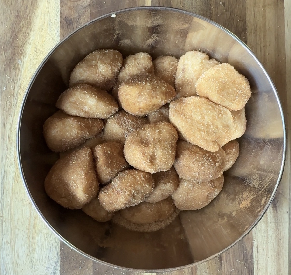 Monkey Bread van de BBQ 8 Monkey bread deeg balletjes door kaneel suiker