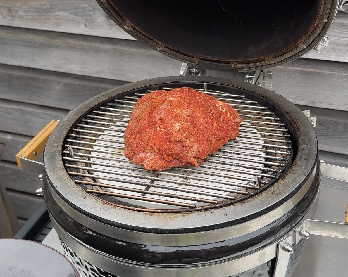 Broodje Warm Vlees met Satésaus 10 Procureur op de barbecue niet doorgaren tot pulled pork