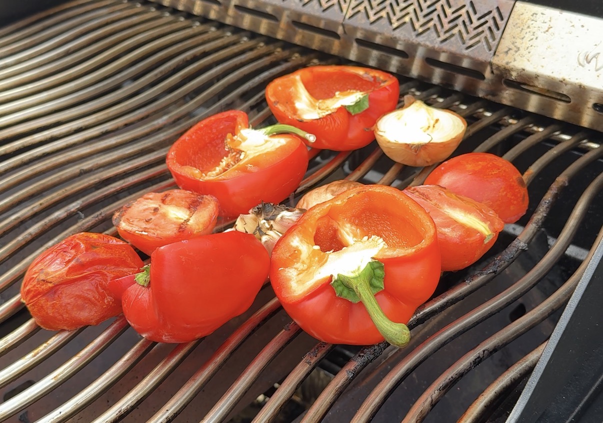 Shaslick van de BBQ met varkenshaas 10 groenten grillen voor in de shaslick saus