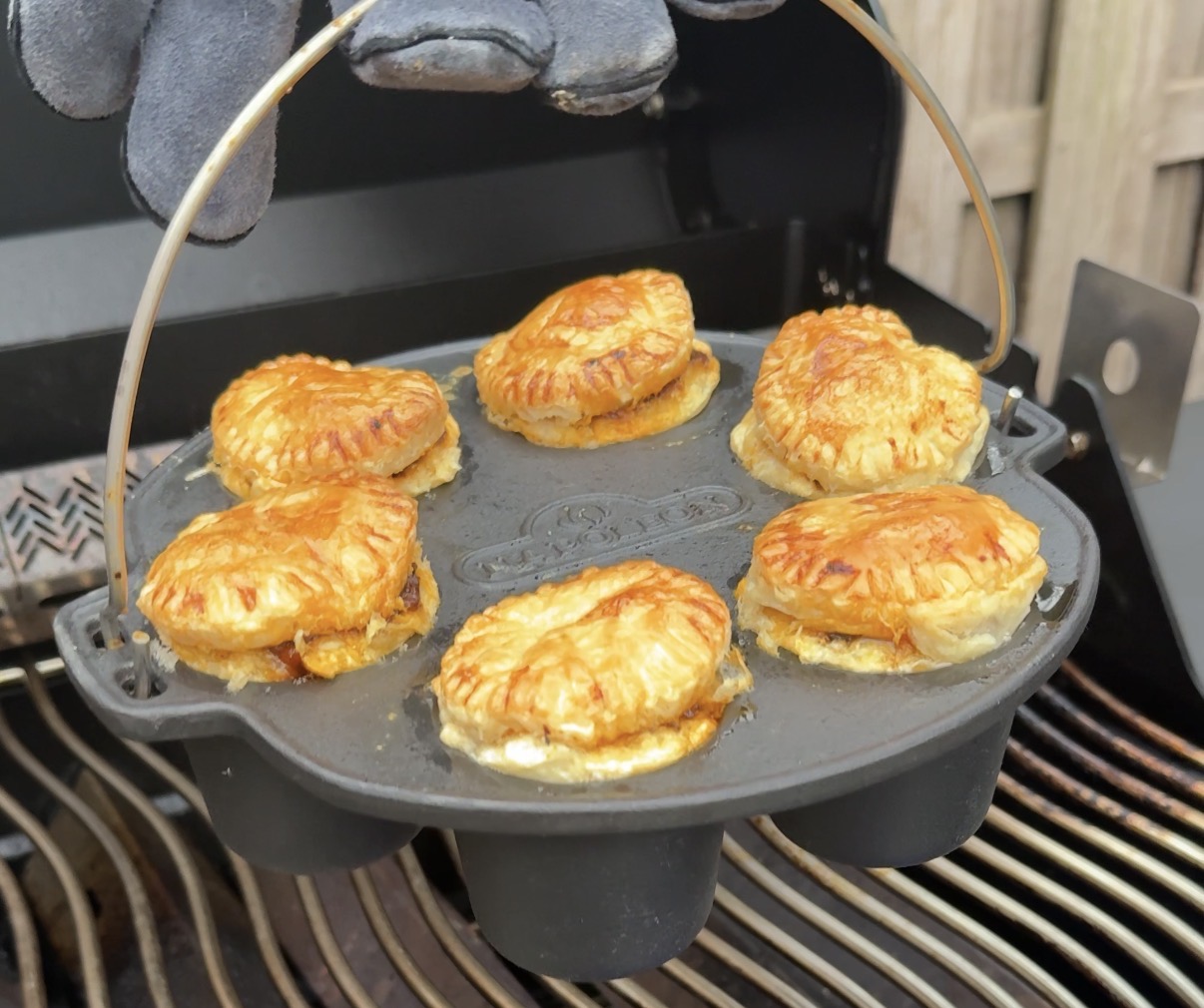 Mini steak pies van de BBQ 13 mini meat pies bbq 10 - Turn Don't Burn