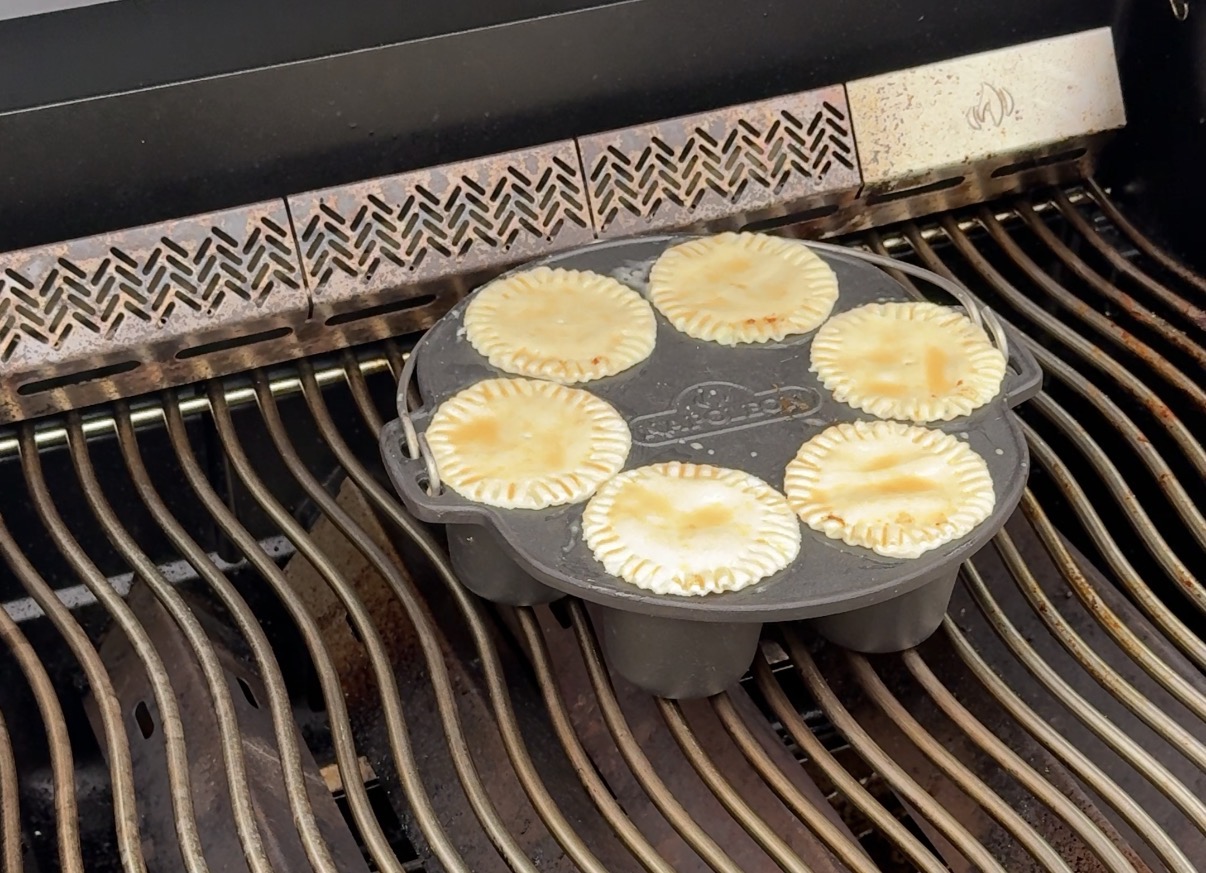 Mini steak pies van de BBQ 12 mini meat pies bbq 9 - Turn Don't Burn